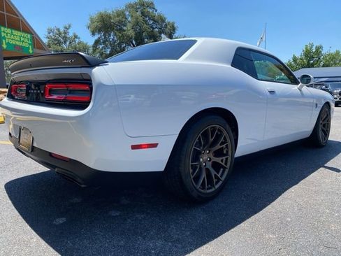 Used 2016 Dodge Challenger SRT Hellcat RWD image 4