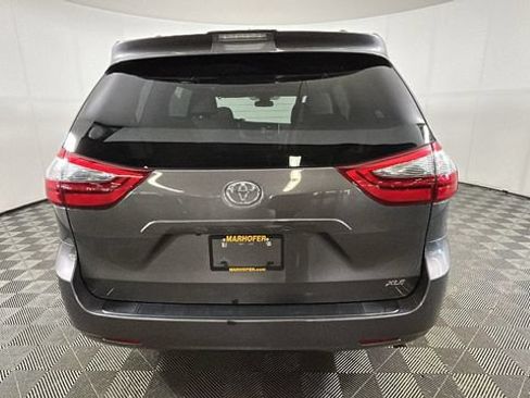 Used 2020 Toyota Sienna XLE FWD image 3
