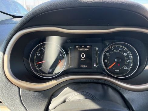 Used 2015 Jeep Cherokee Latitude w/ Comfort/Convenience Group image 20