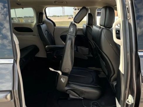 Used 2020 Chrysler Voyager Lxi image 69