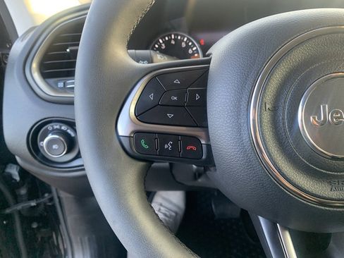 Used 2022 Jeep Renegade Latitude image 18