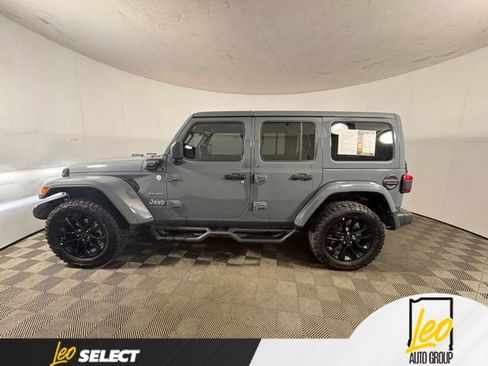 Used 2024 Jeep Wrangler Unlimited Sahara w/ Technology Group AWD/4WD image 2
