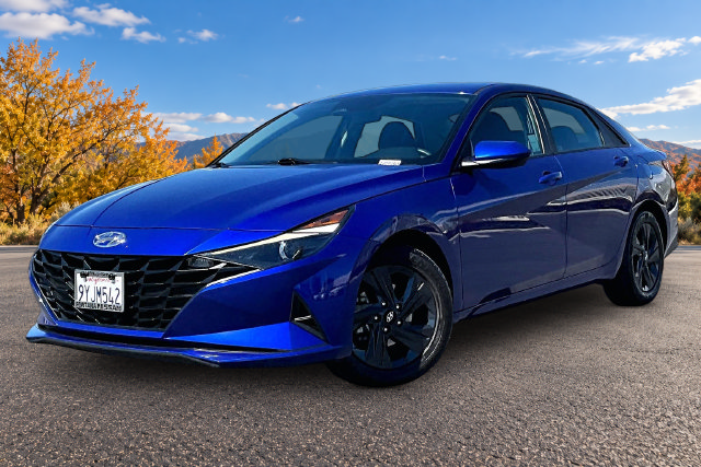Used 2022 Hyundai Elantra SEL FWD image 3