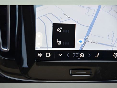 Certified 2025 Volvo XC40 B5 Plus w/ Protection Package Premier image 22