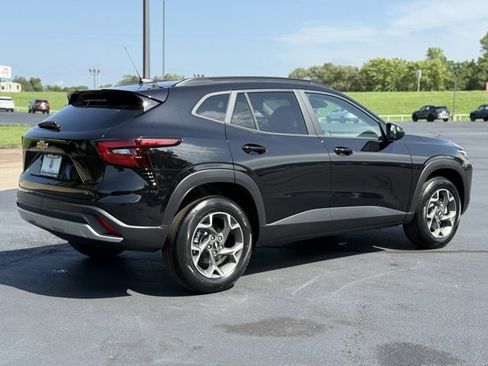 New 2025 Chevrolet Trax LT w/ Driver Confidence Package image 7