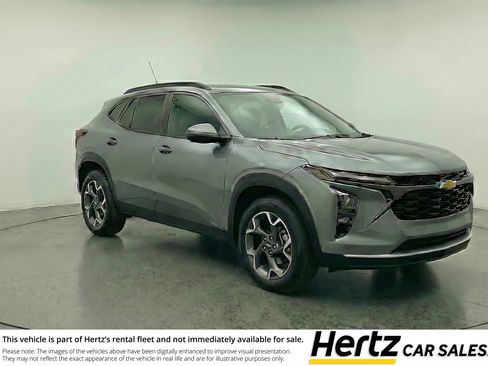 Used 2025 Chevrolet Trax LT w/ LT Convenience Package image 1