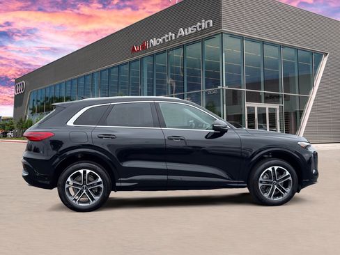 Certified 2025 Audi Q5 Premium w/ Convenience Package AWD/4WD image 2