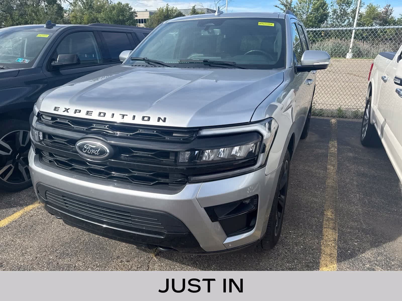 Used 2022 Ford Expedition Limited AWD/4WD image 1