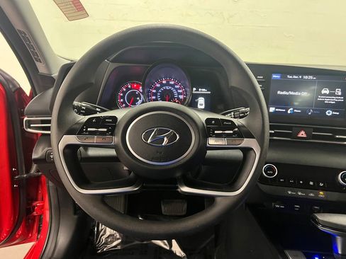 Used 2023 Hyundai Elantra SEL w/ Cargo Package image 17