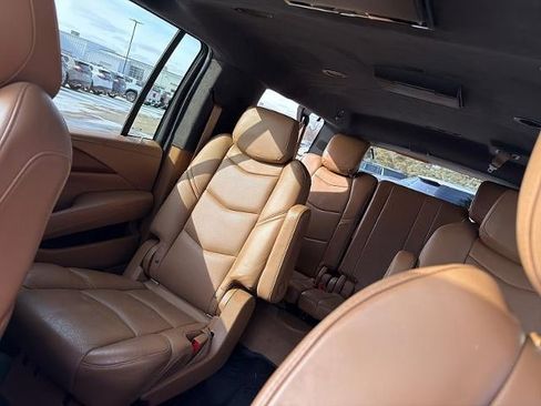 Used 2017 Cadillac Escalade ESV Platinum image 40