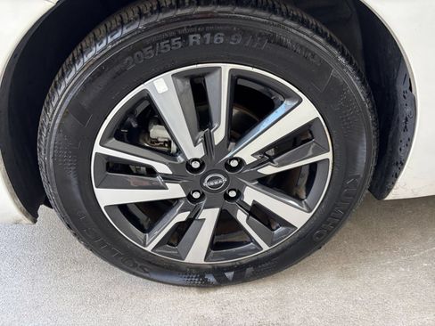 Used 2025 Nissan Versa SV FWD image 30