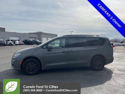 Used 2021 Chrysler Pacifica Touring-L w/ Premium & Safety Sphere Group image 8