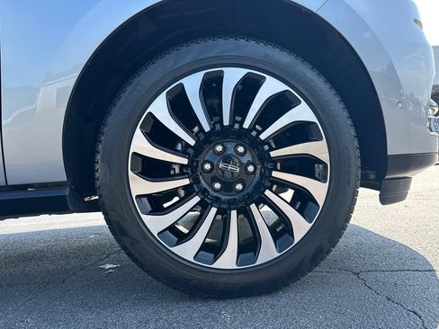 Used 2024 Lincoln Navigator Black Label AWD/4WD image 13