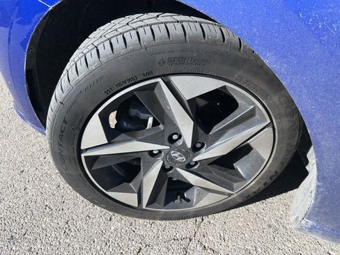 Used 2023 Hyundai Elantra Limited FWD image 4