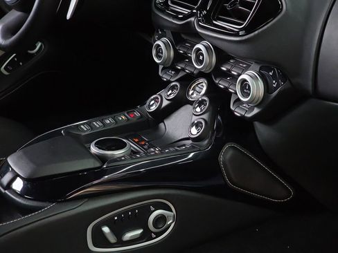 Used 2020 Aston Martin V8 Vantage Coupe image 39