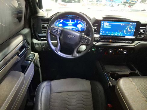 Used 2025 Chevrolet Silverado 2500 ZR2 w/ Technology Package image 12