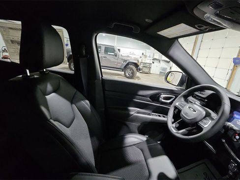 New 2026 Jeep Compass Latitude image 13