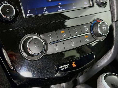 Used 2019 Nissan Rogue SV AWD/4WD image 15
