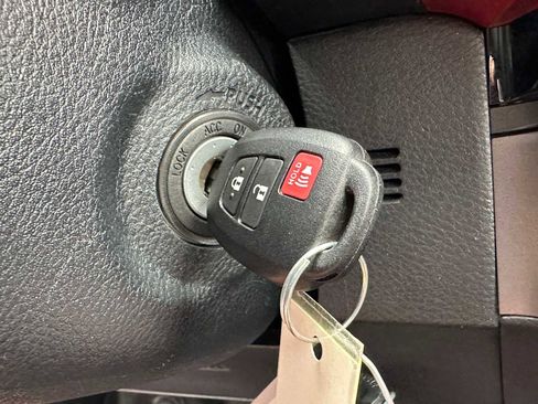 Used 2018 Toyota Tacoma SR image 30