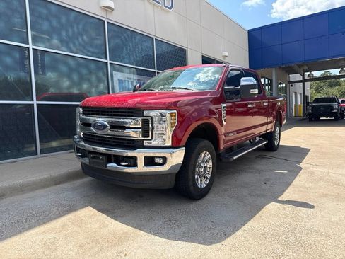 Used 2019 Ford F250 XLT w/ XLT Premium Package AWD/4WD image 4
