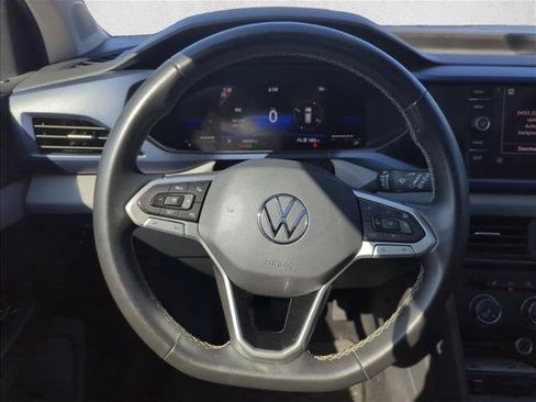 Used 2022 Volkswagen Taos SE w/ Panoramic Sunroof Package FWD image 22