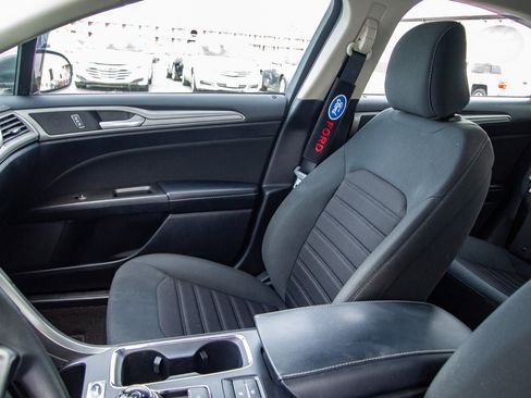 Used 2020 Ford Fusion SE FWD image 14