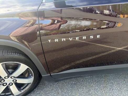 Used 2021 Chevrolet Traverse LT w/ LT Premium Package AWD/4WD image 33