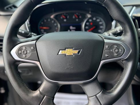 Used 2023 Chevrolet Traverse LT FWD image 16