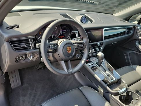 Certified 2026 Porsche Macan Turbo AWD/4WD image 4