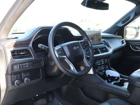 Used 2024 Chevrolet Suburban Z71 w/ Luxury Package AWD/4WD image 18