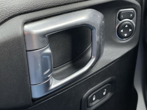 Used 2022 Jeep Wrangler Sport S image 16