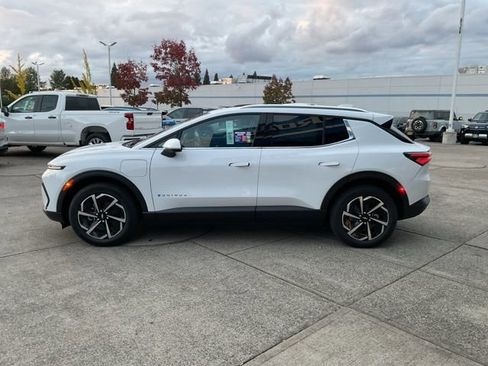 New 2026 Chevrolet Equinox EV LT image 5