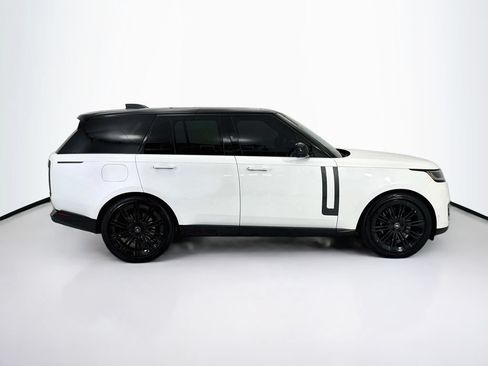 Used 2024 Land Rover Range Rover SE AWD/4WD image 4