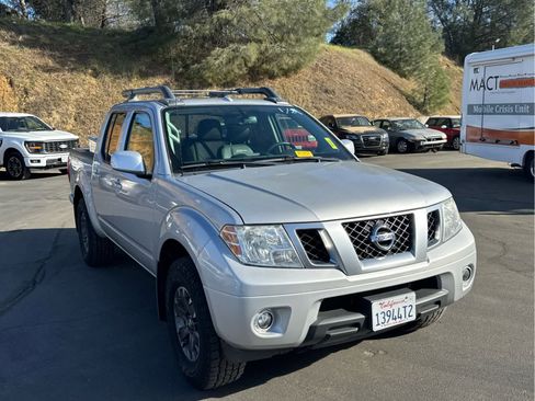 Used 2017 Nissan Frontier PRO-4X w/ Pro-4x Luxury Package image 3