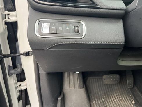 Used 2025 Buick Enclave Sport Touring w/ Power Package FWD image 29