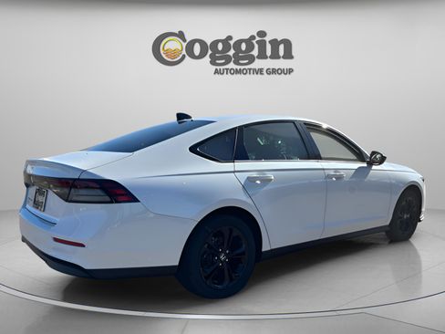 New 2025 Honda Accord SE image 5