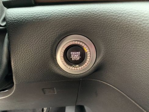 Used 2020 Chrysler Pacifica Limited w/ Advanced Safetytec Group image 29