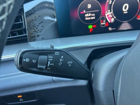 New 2026 Volkswagen Tiguan SE image 10