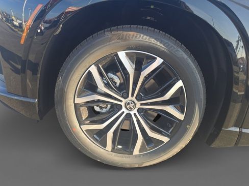 New 2025 Toyota Crown Signia image 14