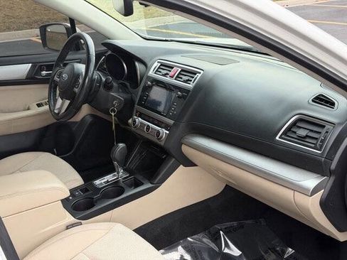 Used 2017 Subaru Outback 2.5i Premium image 19