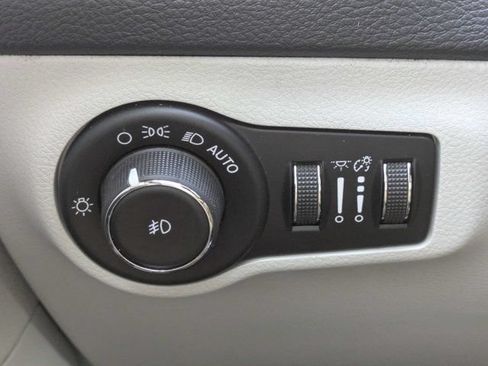 Used 2017 Jeep Compass Latitude w/ Popular Equipment Group FWD image 25