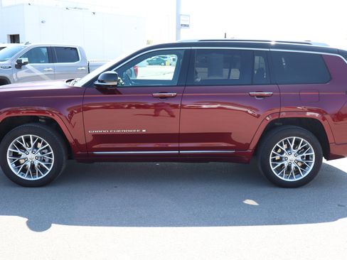 Used 2024 Jeep Grand Cherokee L Summit AWD/4WD image 4