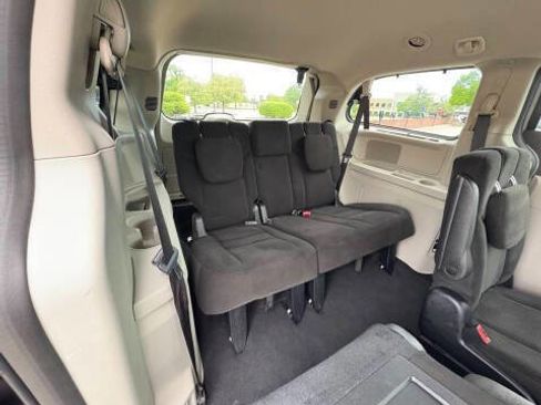 Used 2016 Dodge Grand Caravan SXT w/ Rear Park Assist Package image 38