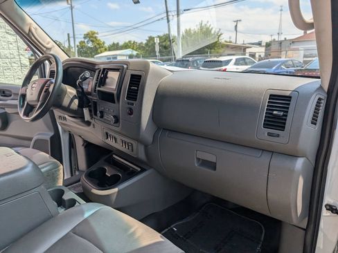 Used 2019 Nissan NV 2500 SV RWD image 13