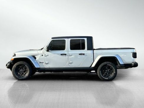 Used 2022 Jeep Gladiator Sport image 7