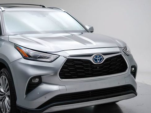 Used 2021 Toyota Highlander Platinum AWD/4WD image 10