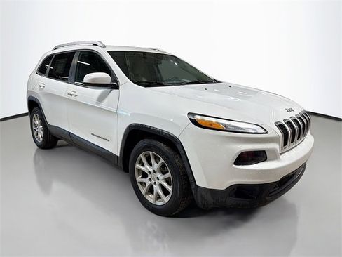 Used 2017 Jeep Cherokee Latitude image 5