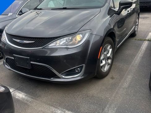 Used 2019 Chrysler Pacifica Touring-L Plus w/ Advanced Safetytec Group FWD image 1