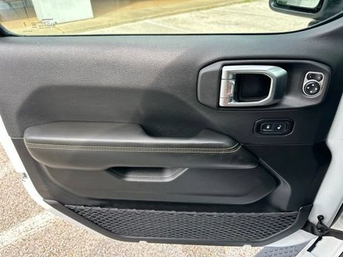 Certified 2025 Jeep Gladiator Sport AWD/4WD image 27