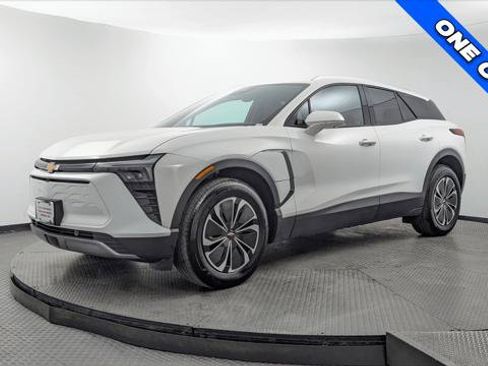 Used 2024 Chevrolet Blazer EV LT AWD/4WD image 2